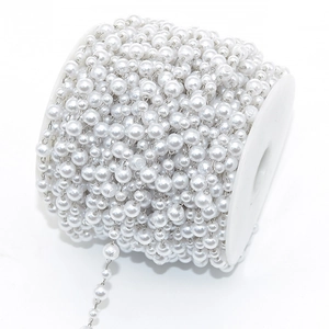 Rollo de cadena de perlas blancas con eslabones plateados para joyería DIY y decoración