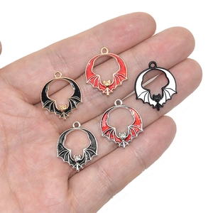 Gotische vleermuis hangers voor DIY sieraden maken in diverse emaille kleuren 5 stuks