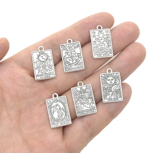 Set di 6 ciondoli tarocchi in argento vintage in lega con incisioni dettagliate