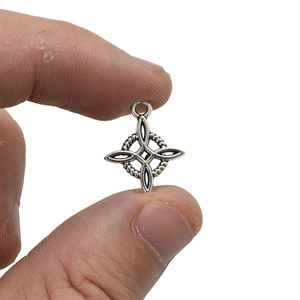 Colgante de estrella con nudo celta plateado para hacer collares y joyas de bricolaje
