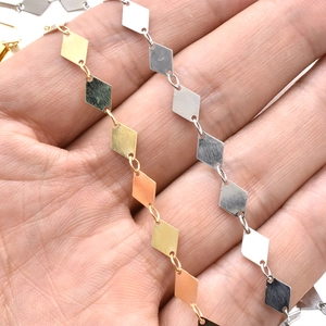 Catena a nappa da 6mm in ottone con rombi geometrici in oro e argento