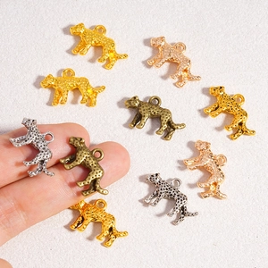DIY luipaard bedeltjes in goud, zilver, roségoud en brons voor sieraden maken