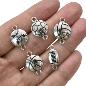 Cinq breloques connecteurs de ballons de sport vintage en argent pour bijoux DIY