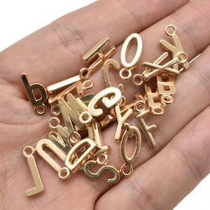 Goldene Legierung 26 Großbuchstaben Anhänger für DIY handgefertigten Schmuck Zubehör