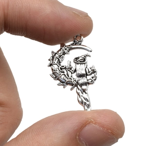 Pendentif gothique lune et sorcière en argent vintage pour création bijoux DIY