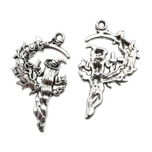 Pendentif sorcière lune gothique en alliage argenté antique avec vue recto et verso