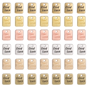 Ciondoli quadrati Good Luck 7x9mm in metallo bifacciale nei colori oro argento bronzo