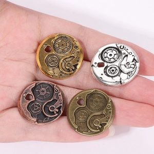 Set mit vier 25mm Steampunk Zahnrad Anhängern in Gold Silber und Bronze Metalloberflächen