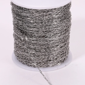 Detail van 304 roestvrijstalen paperclip ketting op rol voor DIY sieraden en hobby