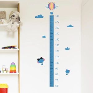 Sticker mural règle de croissance avec montgolfière et nuages pour chambre d'enfant