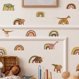 Muurstickerset met cartoon dinosaurussen en regenboog voor een boho kinderkamer decor