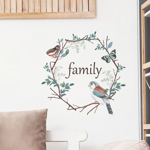 Sticker mural couronne de fleurs et oiseau avec citation family pour déco maison