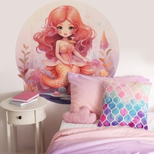 Détail d'un autocollant mural rond de sirène sur un mur de chambre confortable