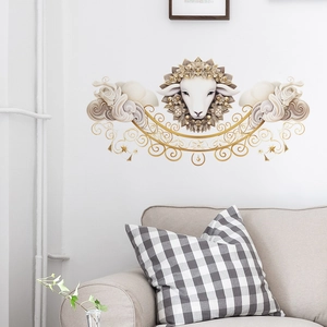Kreatives Wandtattoo mit Schafskopf und goldenem Barockmuster für Wohnzimmerdekoration