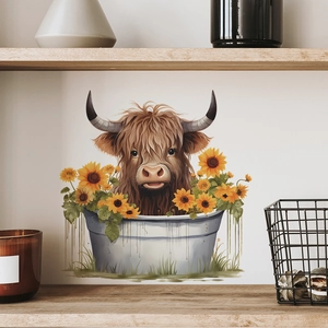 Vue détaillée du sticker mural vache d'Écosse et tournesols dans un décor de maison cosy