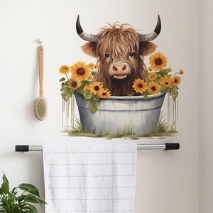 Sticker mural vache des Highlands dans un bac de tournesols dans une salle de bain