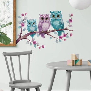 Cartoon Eulen auf Ast Wandtattoo für Kinderzimmer mit bunten Blumen und Blättern