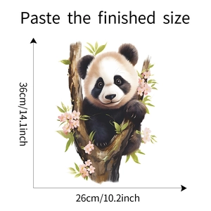 Détail d'un autocollant panda mignon sur branche de cerisier, taille 36x26cm