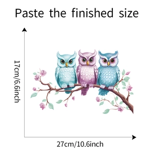 Dettaglio adesivo gufi su ramo con dimensioni del prodotto di 17cm per 27cm