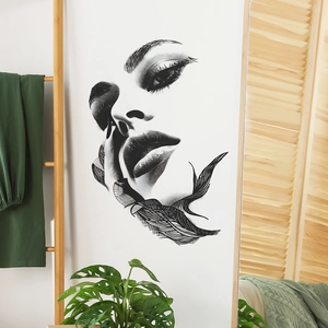 Adesivo murale minimalista ritratto femminile bianco e nero per arredamento moderno