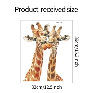 Detailed dimension guide showing kissing giraffes wall sticker at 32cm width and 39cm height