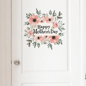 Détail de l'autocollant mural fête des mères avec fleurs roses sur porte blanche