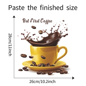 Dettaglio dell'adesivo murale tema caffè con tazza gialla e spruzzi di bevanda