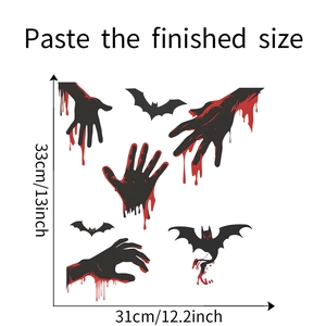 Dettaglio di adesivi WC Halloween con impronte di mani insanguinate e pipistrelli neri
