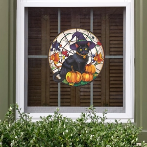 Détail d'autocollant rond d'Halloween avec chat noir et citrouille sur fenêtre en verre