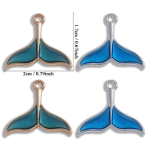 Colgantes de cola de ballena en esmalte azul y verde con bases oro y plata, 1,7x2cm