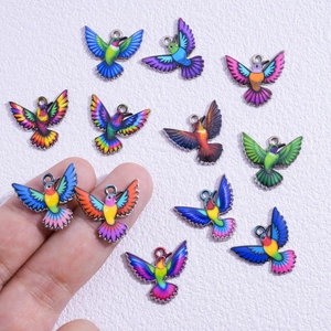 Colgantes de colibrí coloridos en esmalte para collares DIY con diseños degradados vibrantes
