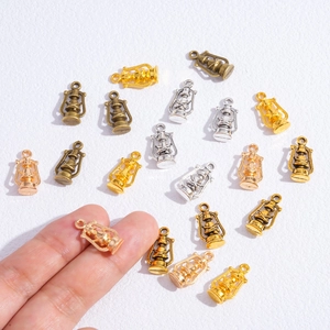 Colgantes variados de faroles vintage en oro y bronce para creación de joyas DIY