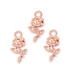 Drei Vintage Roségold Legierung Rosenblüten Anhänger für DIY Schmuckherstellung