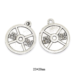 Makroaufnahme von 23x20mm Antik-Silber Hantelscheiben Anhängern für DIY Schmuck