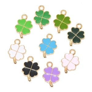Lot de 9 breloques trèfle colorées avec base en alliage doré et finition émail