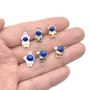 3D Cartoon Astronauten Anhänger aus Legierung für DIY-Schmuck in verschiedenen Farben