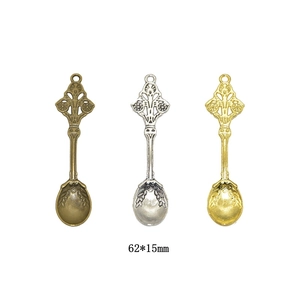 Tre ciondoli a cucchiaio vintage in bronzo, argento e oro per gioielli fai da te