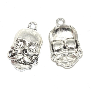 Antik-silberner Totenkopf-Anhänger mit Schnurrbart für DIY-Schmuckherstellung
