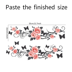 Détail montrant la longueur de 55 cm des stickers roses et papillons noirs pour fenêtre