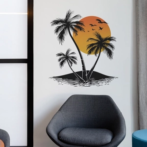 Detailansicht eines tropischen Wandtattoos mit Sonnenuntergang und Palmen über Sofa