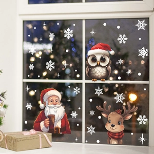 Détail de stickers Père Noël, hibou et élan avec flocons de neige sur vitre de fenêtre