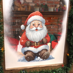 Gerahmter Weihnachtsmann-Fensteraufkleber mit Kamin und Weihnachtsdekoration