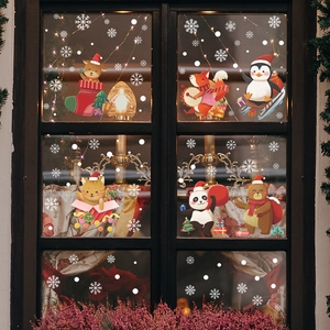 Weihnachtsfensteraufkleber mit süßen Tieren und Schneeflocken für festliche Dekorationen