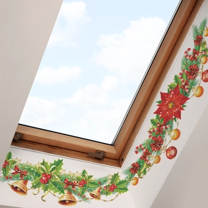 Dettaglio degli adesivi murali natalizi con poinsettia, campane e motivi di pino festivi