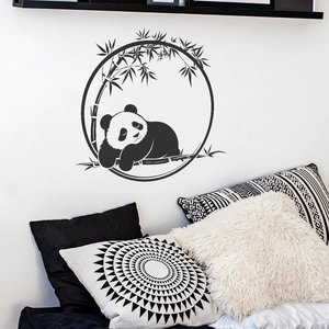 Détail d'autocollant mural panda avec bambou dans un cadre rond pour décor minimaliste