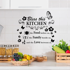 Wandtattoo Bless this Kitchen mit Schmetterlingen und Besteck auf weißen Fliesen
