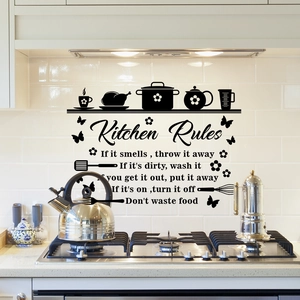 Wandtattoo Kitchen Rules mit Küchenutensilien-Icons auf weißem Fliesenhintergrund