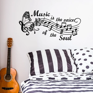 Adesivo murale creativo con pentagramma musicale, farfalle e citazione sulla musica