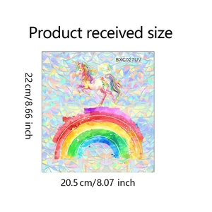 Dimensioni dettagliate dell'adesivo arcobaleno con unicorno da 22cm per 20,5cm circa