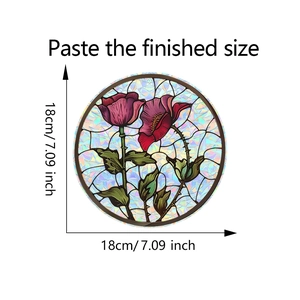 Détail du film de fenêtre rond de 18cm avec motif rose rouge et style vitrail peint